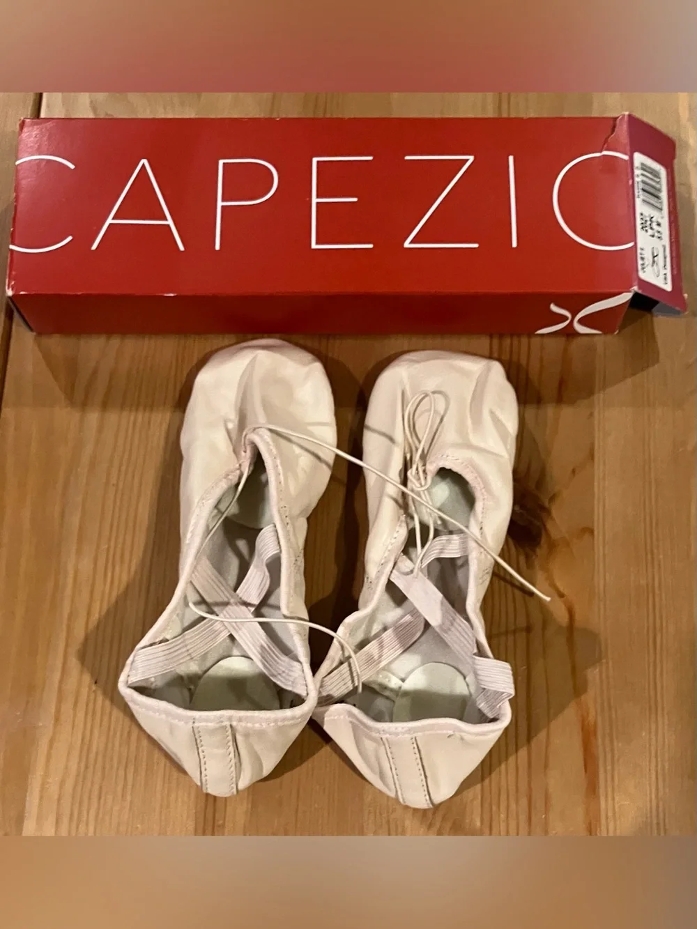 NEW Capezio Juliet 2 2027 LPK Ballet Slippers Size 5.5M Cream Color